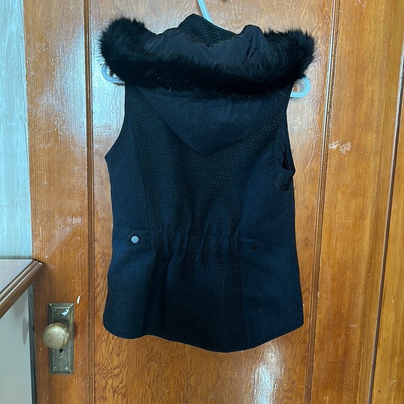 RW and Company hooded vest - Picture 2 of 5